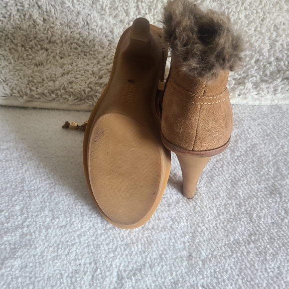 Micheal Kors tan heeled fur boots - Picture 5 of 11
